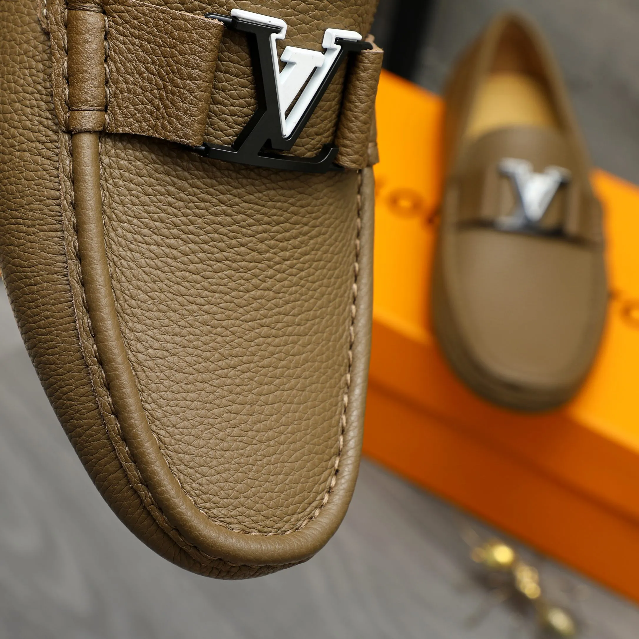 Men's shoes 💰420 Product trademark: LV "Louis Vuitton" casual slip-on shoes Regular size: 38-46 (45.46 custom-made, non-returnable) Product materials: Selected pebbled cowhide upper, sheepskin lining, original rubber outsole